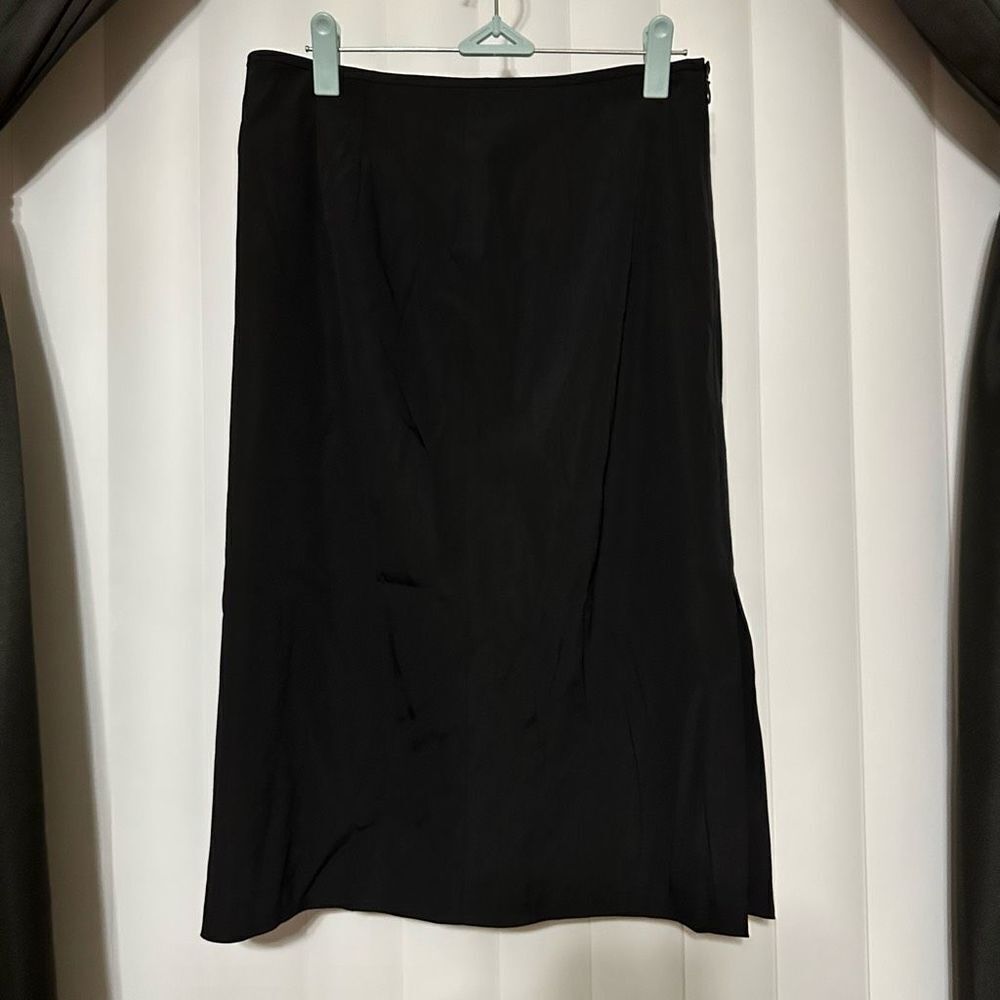 Banana Republic black pencil skirt, side 10” slit , stretchy